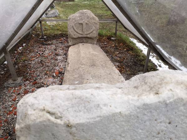 Bilde til punkt 7 Skjønn Valborgs grav